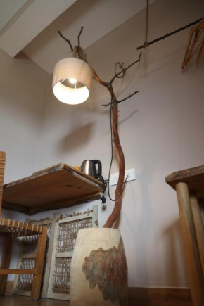 Earthy Cabin style small room